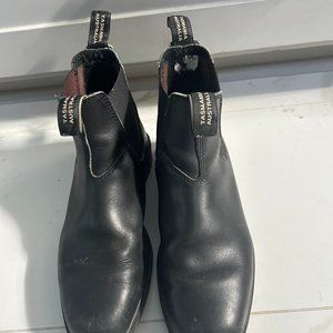 Black Leather Blundstones Size AU 7.5